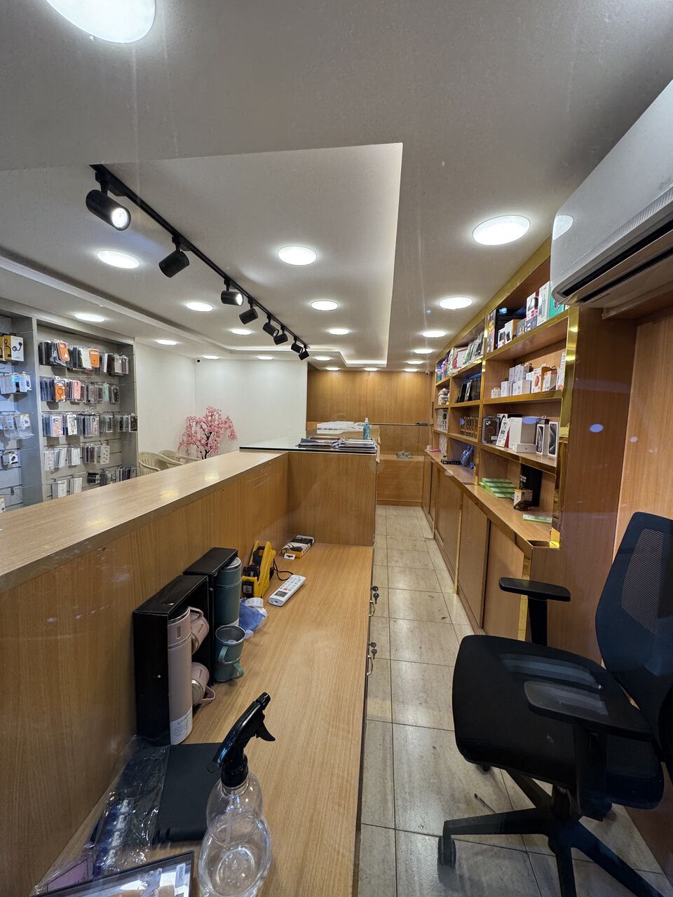Gudaibiya, Mobile Phones, BHD 2500,  Name: Fonnix Hub W.L.L * Location: Gudaibia Main Exhibition Road  * Type: Mobile Phones
