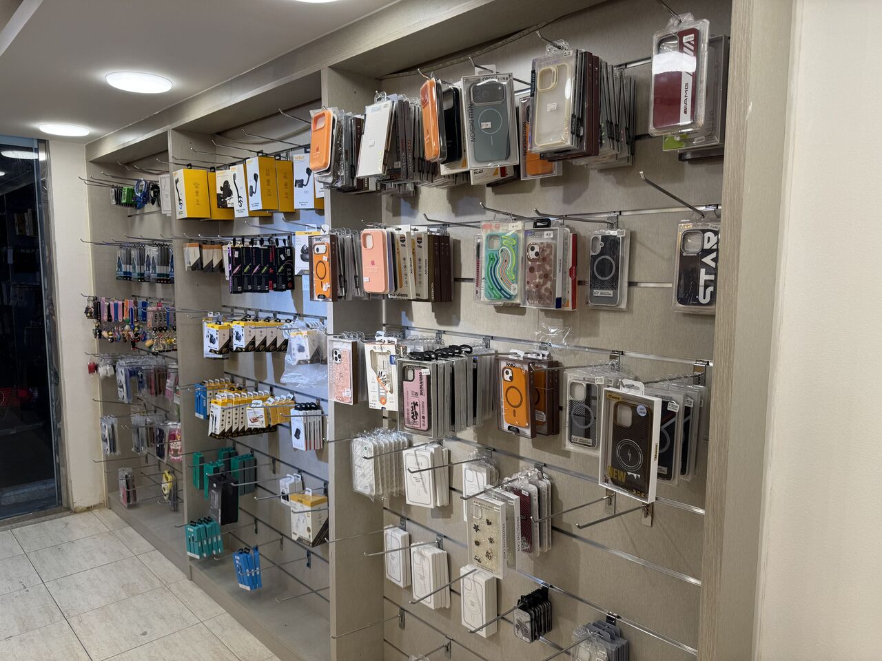 Gudaibiya, Mobile Phones, BHD 2500,  Name: Fonnix Hub W.L.L * Location: Gudaibia Main Exhibition Road  * Type: Mobile Phones