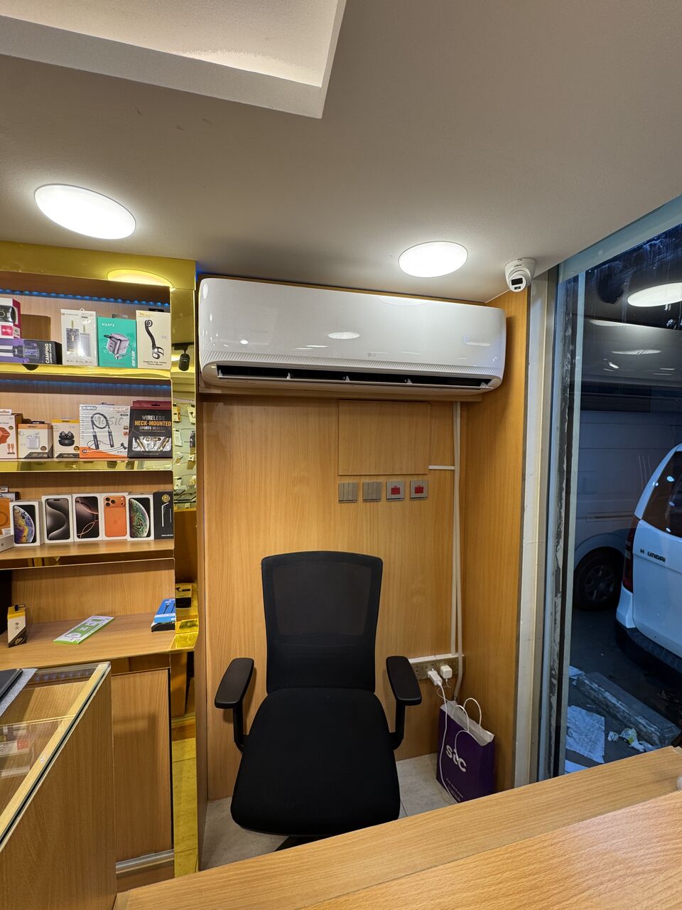 Gudaibiya, Mobile Phones, BHD 2500,  Name: Fonnix Hub W.L.L * Location: Gudaibia Main Exhibition Road  * Type: Mobile Phones