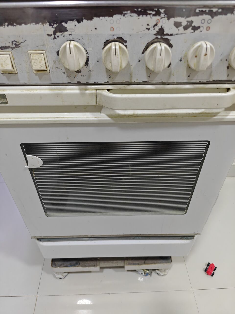 Al Wizarat, Appliances, SAR 150,  Used Freestanding Oven / Stove (As-Is / Includes Wheeled Base)