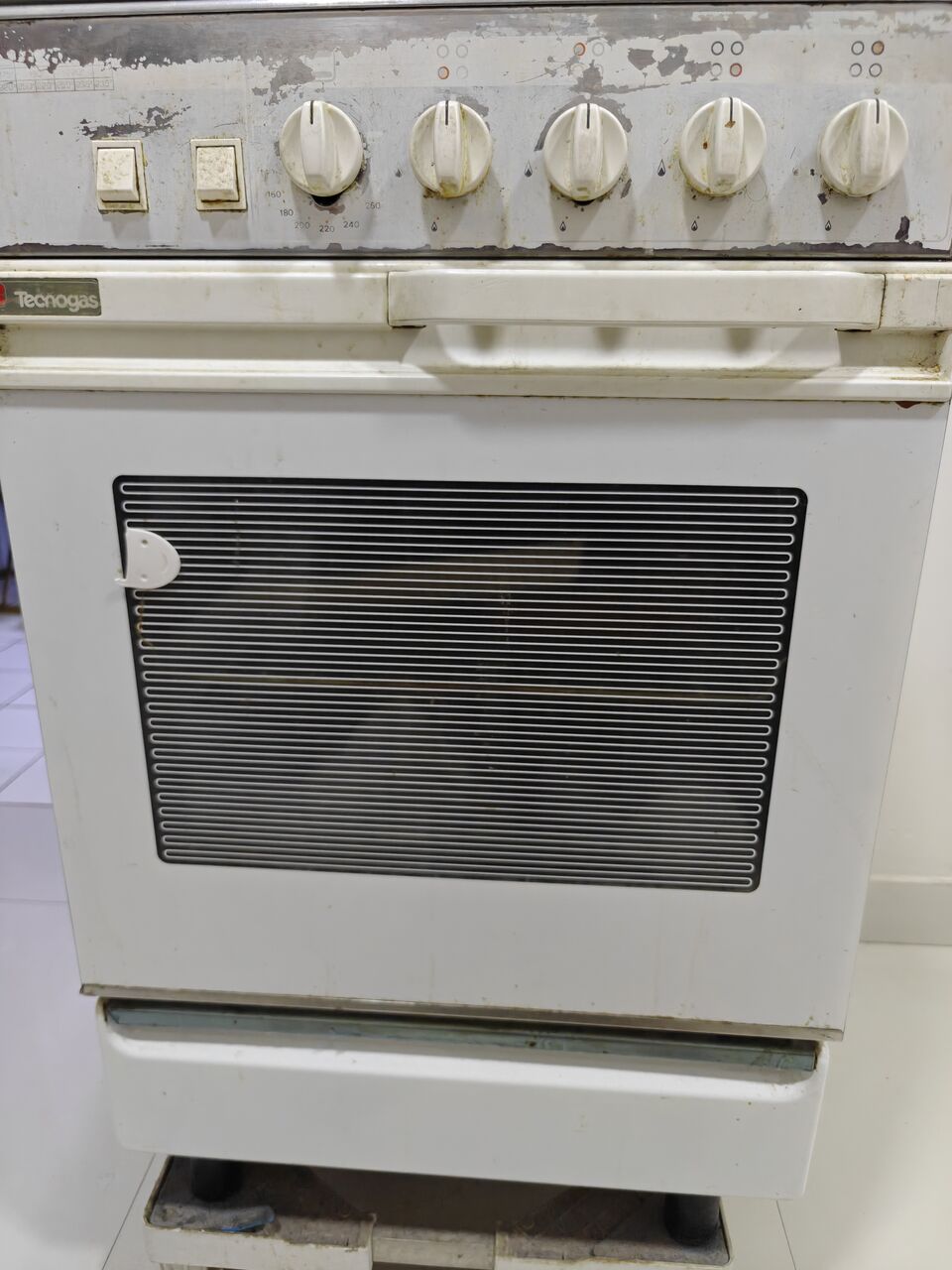 Al Wizarat, Appliances, SAR 150,  Used Freestanding Oven / Stove (As-Is / Includes Wheeled Base)