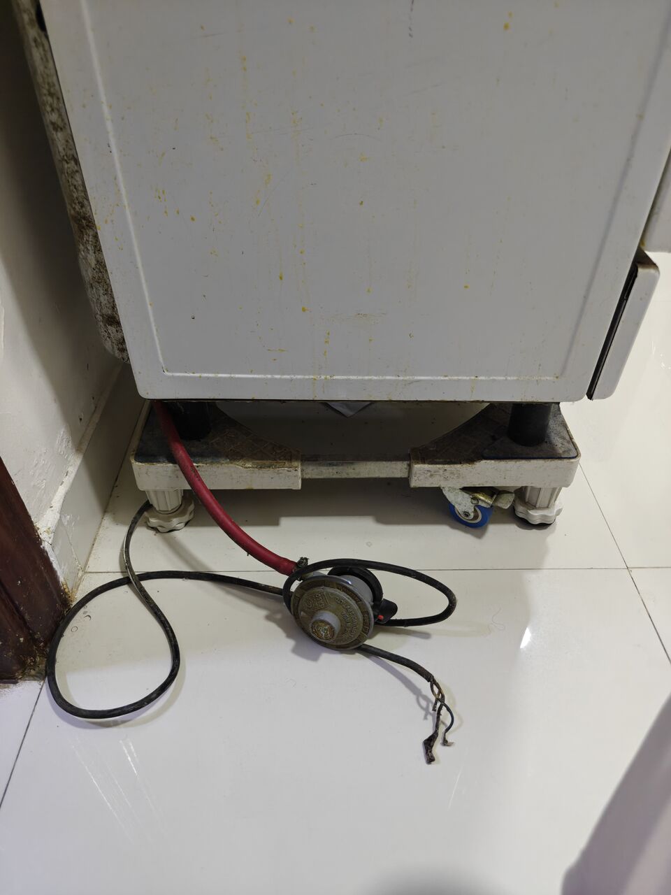 Al Wizarat, Appliances, SAR 150,  Used Freestanding Oven / Stove (As-Is / Includes Wheeled Base)