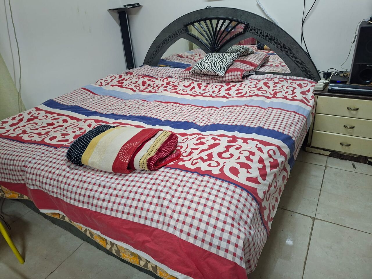 Khobar, Furniture, SAR 500,  Double Bed Set And Study Table For Sale