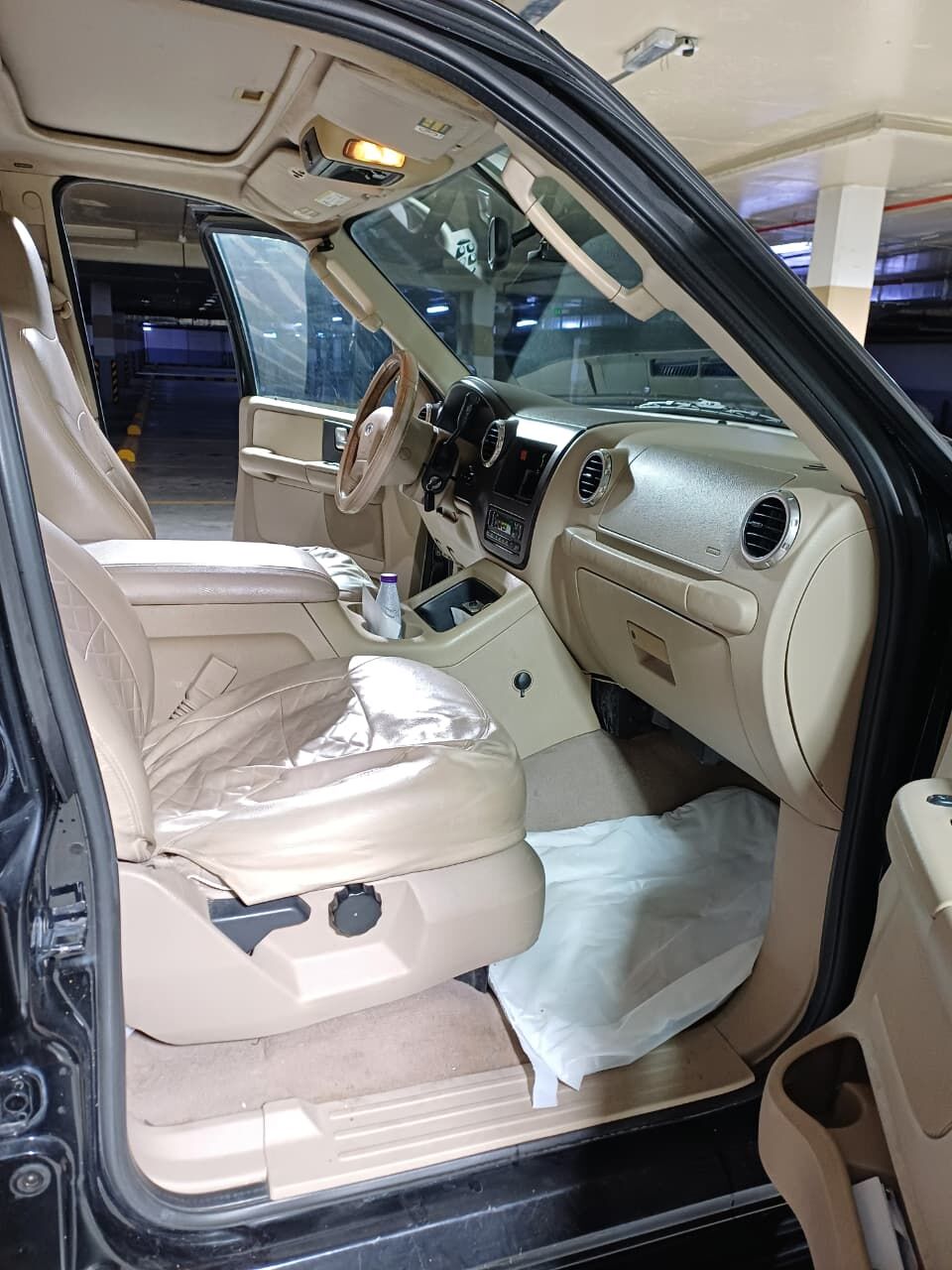 Al Malaz, Vehicles, Cars & Trucks , SAR 14000,  Ford Expedition,  2004,  Automatic,  308745 KM,