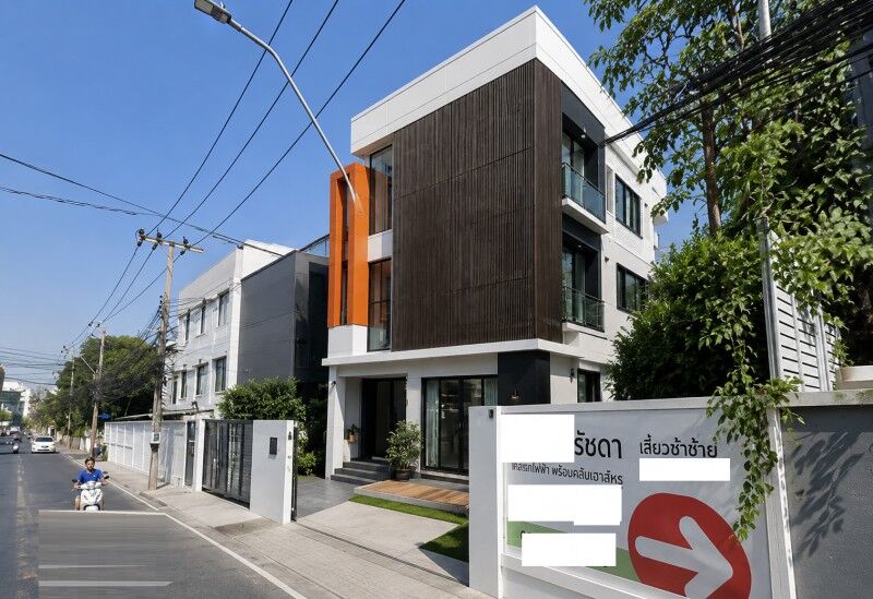Bangkok, Villas, THB 83998,  100 Sq. Feet,  MRT Huai Khwang 1.27 Km. 3-story Commercial Building For Rent, Near MRT Sutthisan, 900