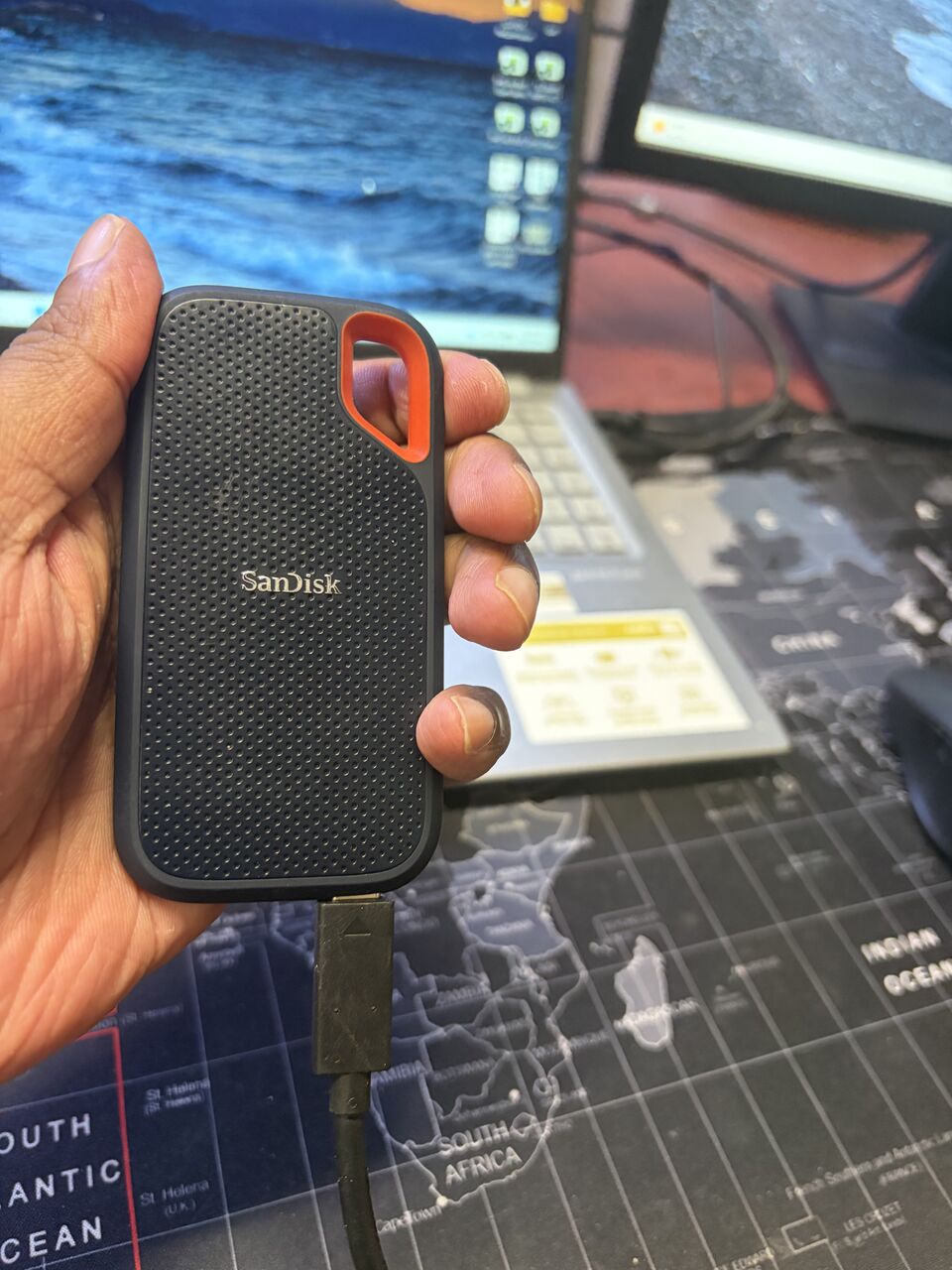 Riyadh, Computers, SAR 559,  SanDisk Extreme Portable SSD 1TB &ndash; Original &ndash; Excellent Condition