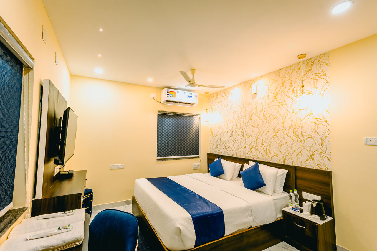 Bhubaneswar, Holiday/Vacation Rentals, Premium Hotel Near KIIT University, Patia, Bhubaneswar &mdash; Livotel