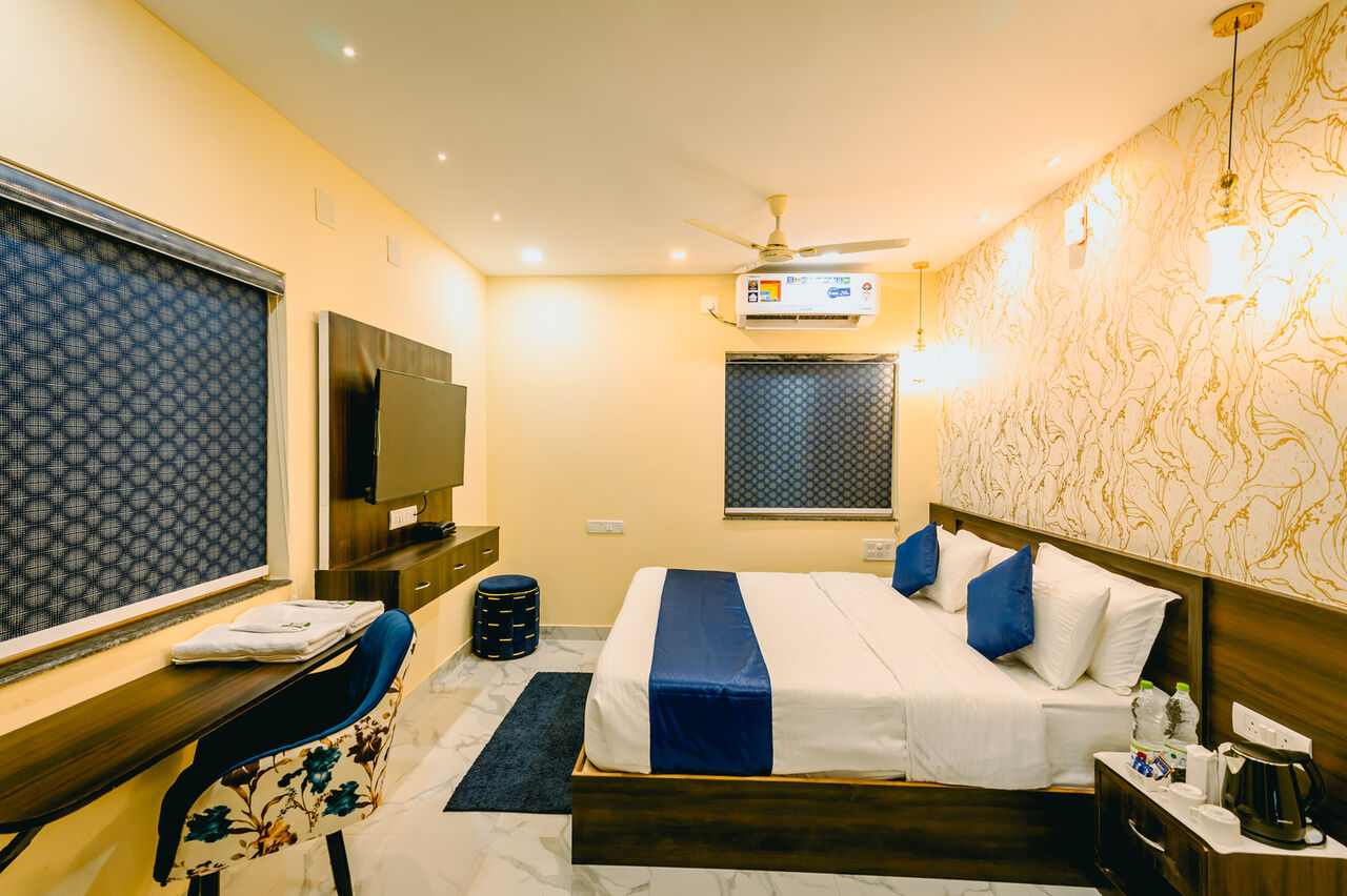 Bhubaneswar, Holiday/Vacation Rentals, Premium Hotel Near KIIT University, Patia, Bhubaneswar &mdash; Livotel