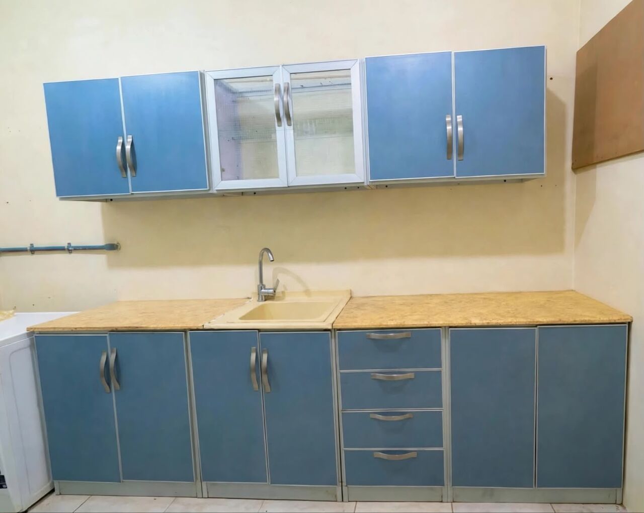 Al Malaz, Household Items, Kitchen Cabinets For Sale