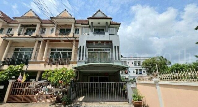 Bangkok, Real Estate For Sale, THB 2890000,  4 BR,  23 Sq. Feet,  Townhouse, Split Level, Nawanit Village, MRT Pak Kret Intersection, Back On The Edge,