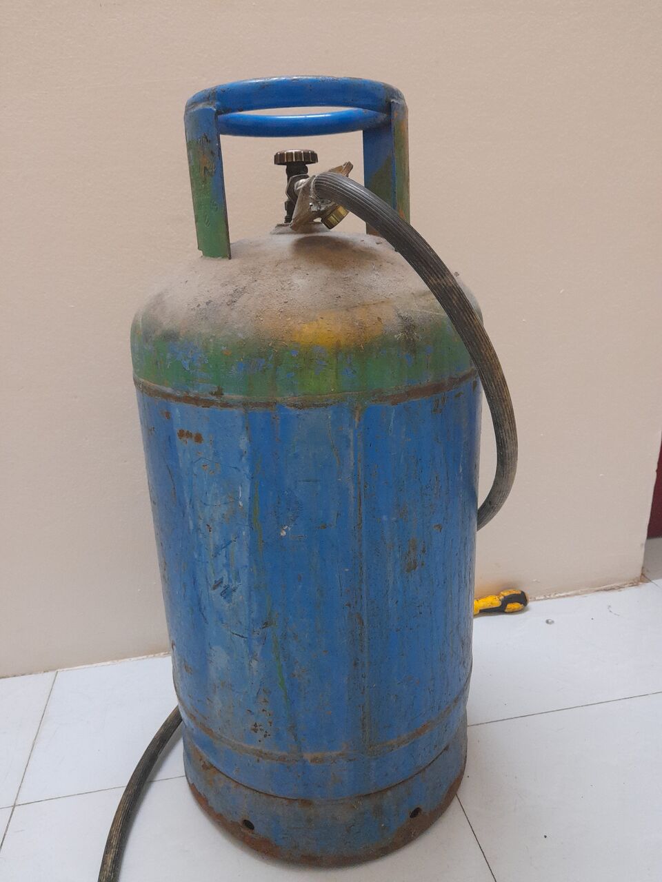 Riffa, Appliances, BHD 23,  Gas Cylinder With Gas And Regulator For Sale At Riffa