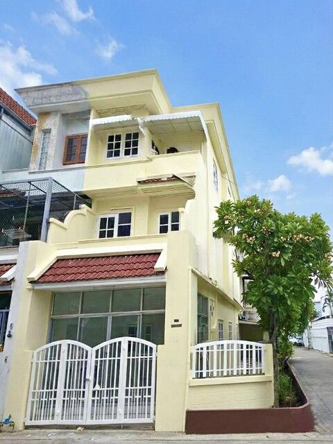 Bangkok, Villas, THB 25000,  36 Sq. Feet,  Townhome For Rent, 3 Floors, Corner Unit, 36 Sq M, 4 Bedrooms, Chok Chai 4, Soi 72, Near