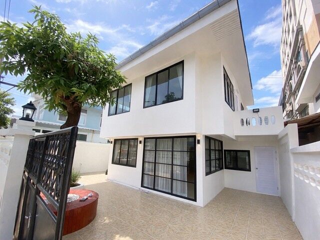 Bangkok, Villas, THB 110000,  50 Sq. Feet,  For Rent, Luxuriously Decorated Detached House, 2 Floors, 50 Sq M, 5 Bedrooms, Soi 20