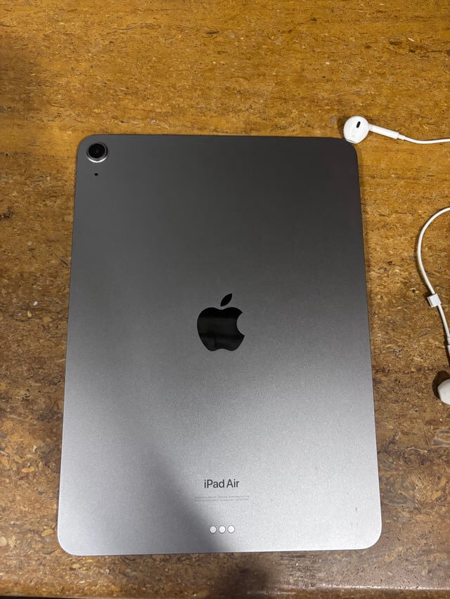 Khobar, Tablet Computers, SAR 3550,  IPad Mini 7 Cellular 256GB Space Grey With Keyboard Case