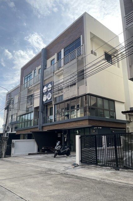 Bangkok, Real Estate For Sale, THB 15000000,  6 BR,  44 Sq. Feet,  For Sale With Tenant, 4-story Home Office, District Ekamai Ramintra, DISTRICT Ramintra
