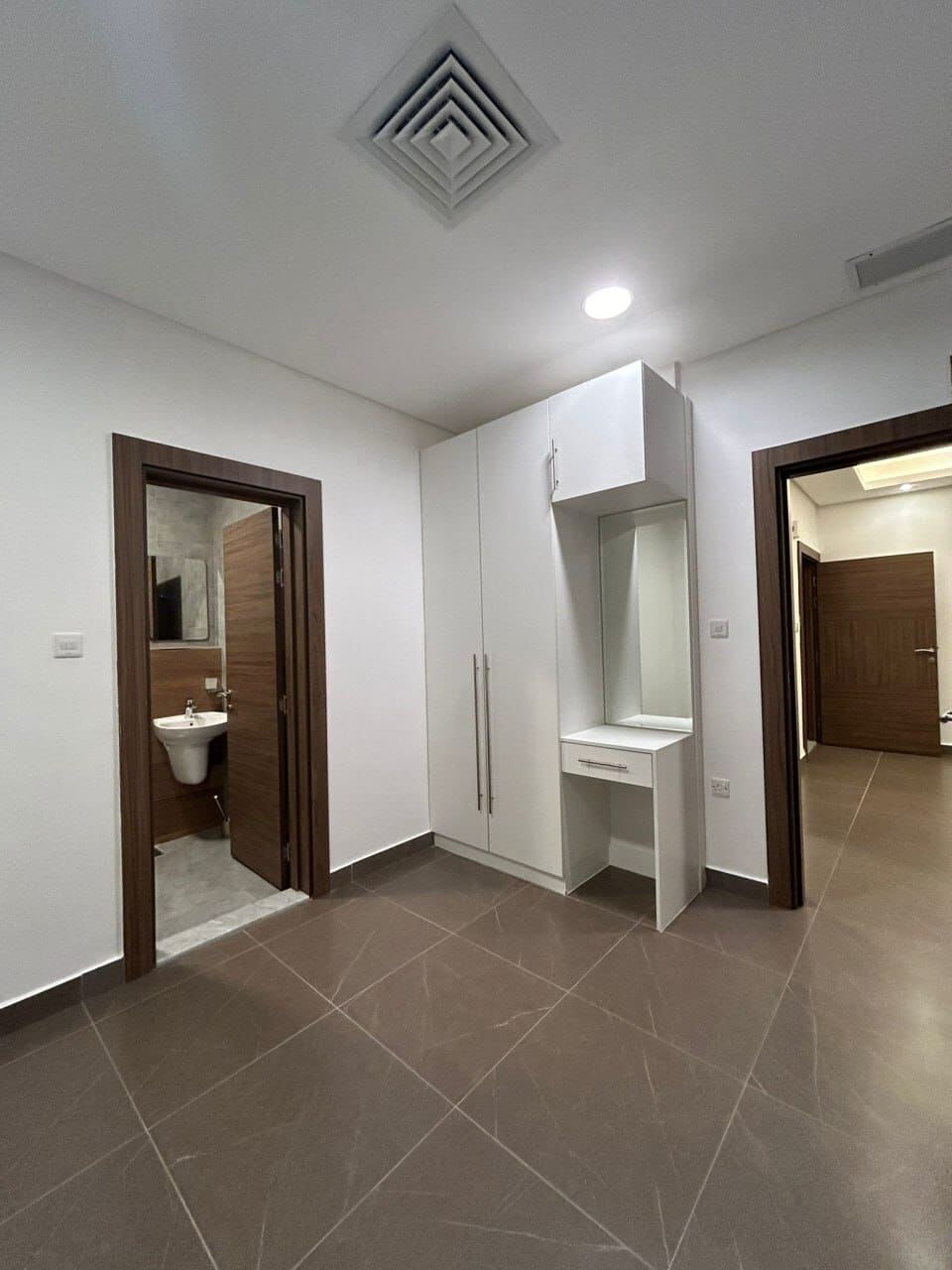 Salmiya, Apartments, Flats, Houses & Villas, KWD 500/month,  2 BR,  For Rent In Salmiya, Near The Sea, Excellent Location