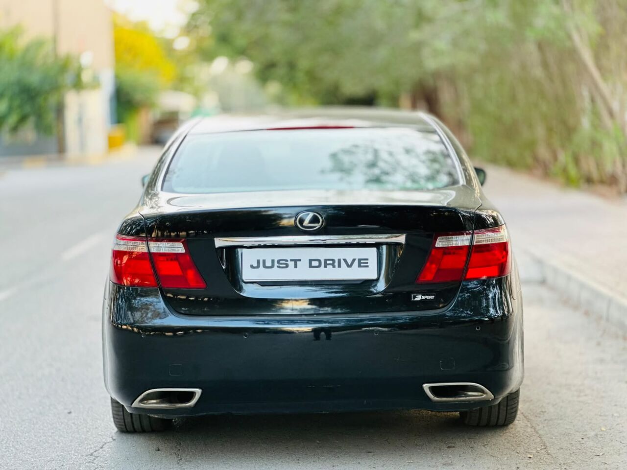Segaya, Vehicles, Cars & Trucks , BHD 2850,  Lexus LS 460,  2009,  Automatic,  130000 KM,  LEXUS LS460  MODEL FULLY LOADED 5 SEATER LUXURY SEDAN