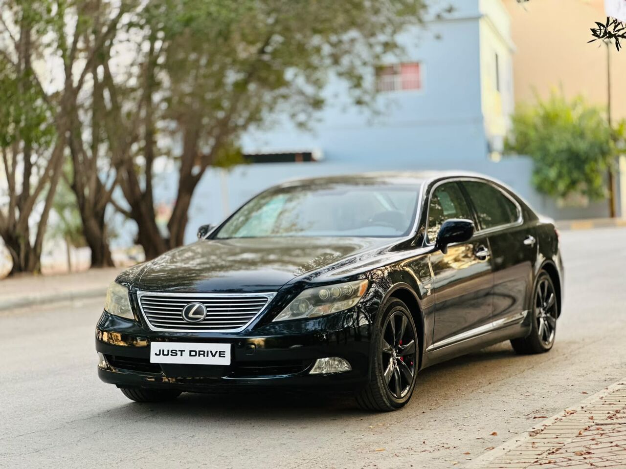 Segaya, Vehicles, Cars & Trucks , BHD 2850,  Lexus LS 460,  2009,  Automatic,  130000 KM,  LEXUS LS460  MODEL FULLY LOADED 5 SEATER LUXURY SEDAN