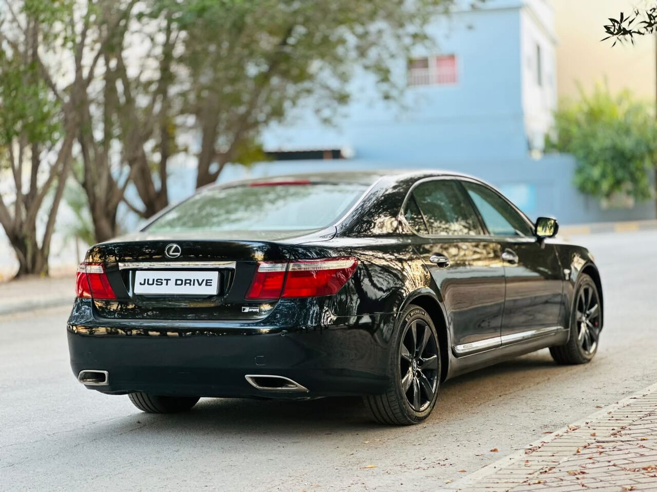 Segaya, Vehicles, Cars & Trucks , BHD 2850,  Lexus LS 460,  2009,  Automatic,  130000 KM,  LEXUS LS460  MODEL FULLY LOADED 5 SEATER LUXURY SEDAN