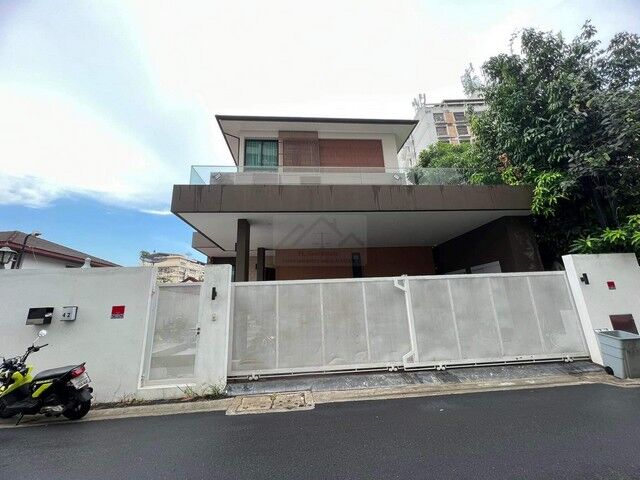 Bangkok, Villas, THB 350000,  99 Sq. Feet,  Single House For Rent, Pool Villa, 3 Floors, 625 Sq M., 7 Bedrooms, Soi Inthamara 29,