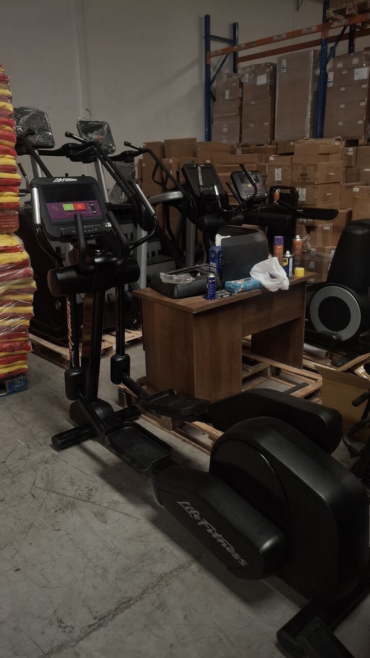 Riyadh, Sporting Goods, SAR 5500,  🔥 Life Fitness Commercial Elliptical Trainer – Premium Gym Quality 🔥