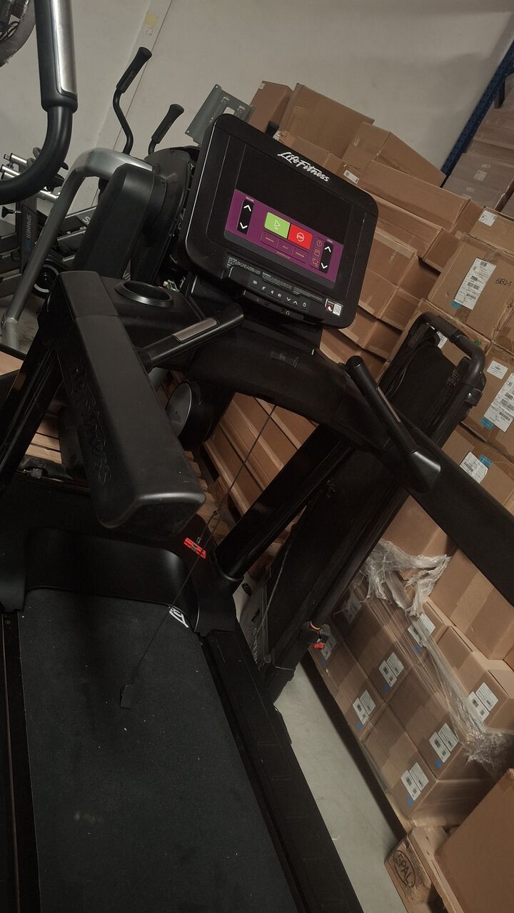 Riyadh, Sporting Goods, SAR 8500,  🔥 Life Fitness Commercial Elliptical Trainer – Premium Gym Quality 🔥