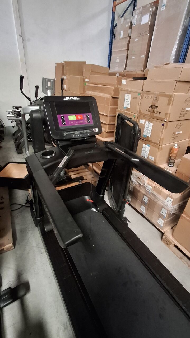 Riyadh, Sporting Goods, SAR 8500,  🔥 Life Fitness Commercial Elliptical Trainer – Premium Gym Quality 🔥
