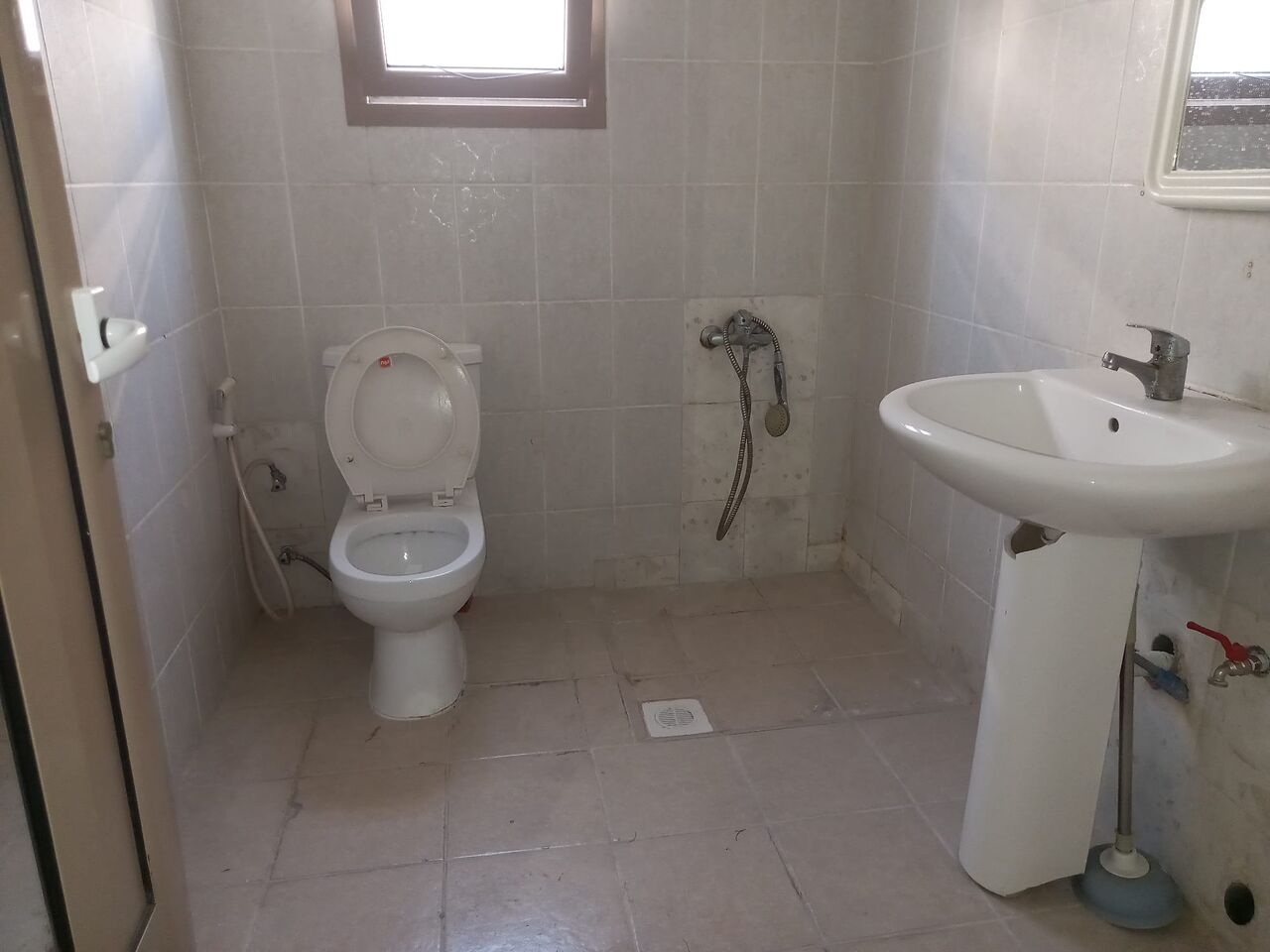 Gudaibiya, Apartments, Flats, Houses & Villas, BHD 210/month,  2 BR,  # 2  BEDROOMS,2  BATHROOMS,HALL, KITCHEN,FLAT FOR RENT IN GUDAIBIYA NEAR TO SN PINOY-210#