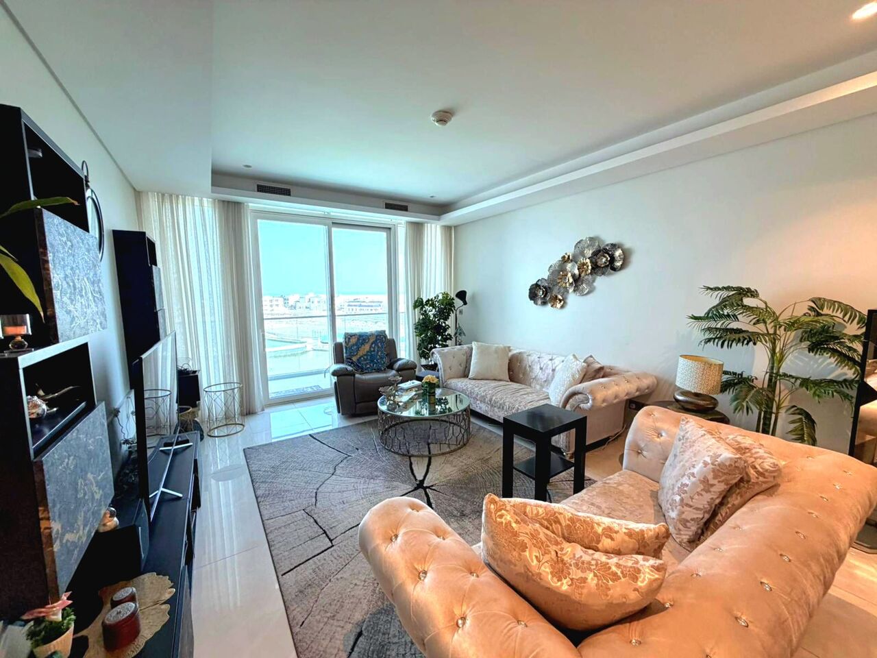 Amwaj Islands, Apartments, Flats, Houses & Villas, BHD 500/month,  Furnished,  2 BR,  130 Sq. Meter,  Good Deal- 2 BR FF Apartment With Balcony & Canal View Dilmunia Island