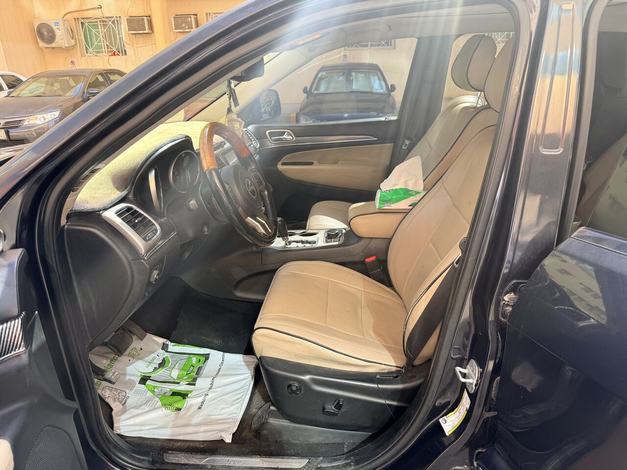 Riyadh, Vehicles, Cars & Trucks , SAR 30,  Jeep Grand Cherokee 2013 SUV (Overland) Version,  2013,  Automatic,  200000 KM,  Jeep Grand Cherokee  SUV (Overland) Version