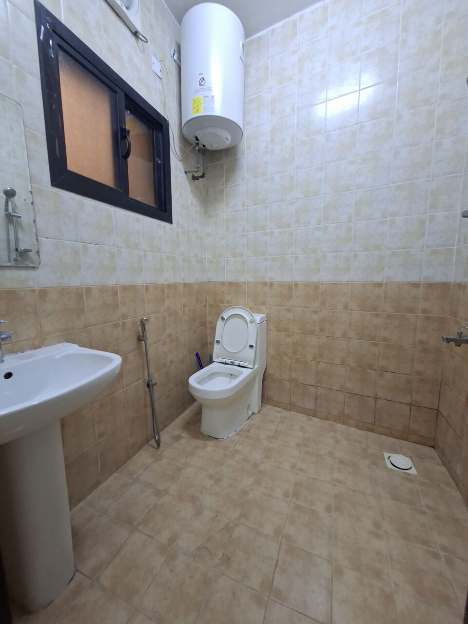 Hoora, Apartments, Flats, Houses & Villas, BHD 190/month,  Furnished,  1 BR,  Fully Furnished Family 1 BHK With Ewa In Hoora,Neat & Clean Flat @ 35547951