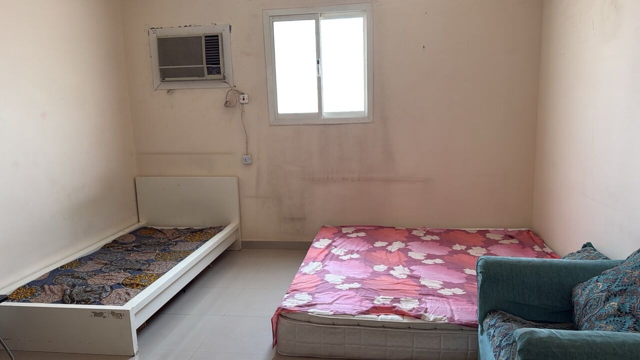 Al Yarmouk, Bedspace For Rent, SAR 13000/year,  140 Sq. Meter,  Bedroom Available For Professional Only