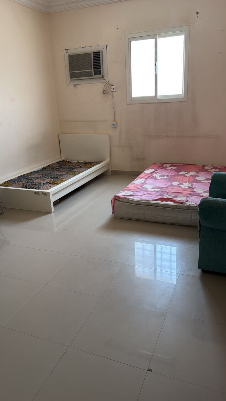 Al Yarmouk, Bedspace For Rent, SAR 13000/year,  140 Sq. Meter,  Bedroom Available For Professional Only