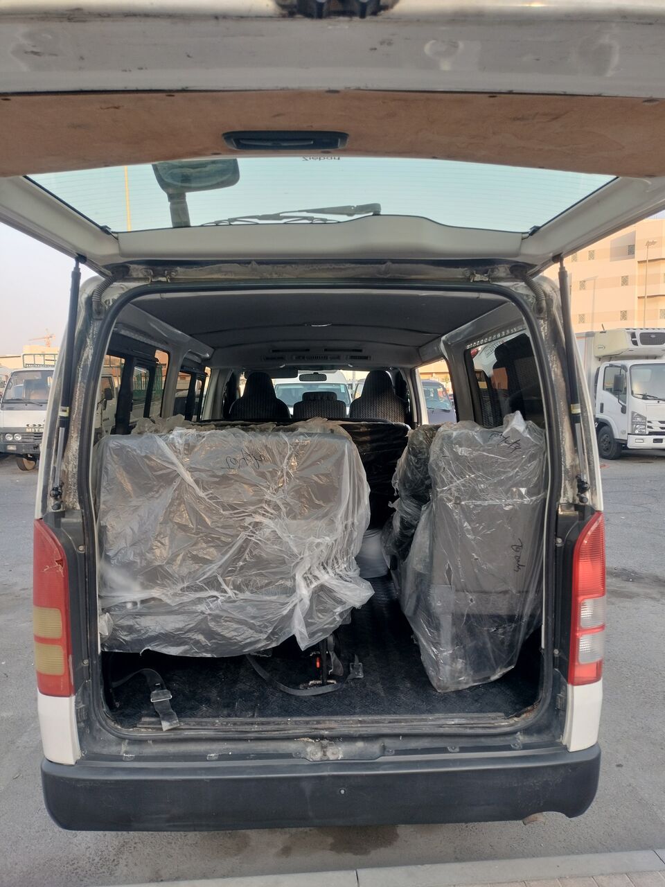 Manama, Vehicles, Cars & Trucks , Toyota Hi-Ace,  2015,  Manual,  300000 KM,   Toyota Hiace Passenger Bus