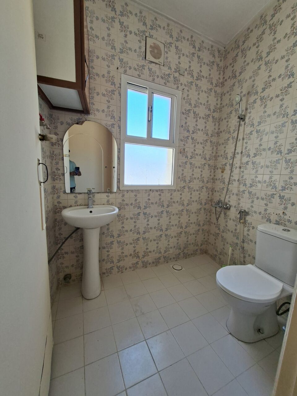 Salmaniya, Apartments, Flats, Houses & Villas, BHD 130/month,  Studio Flat For Rent In Salmaniya ( Including Electricity)