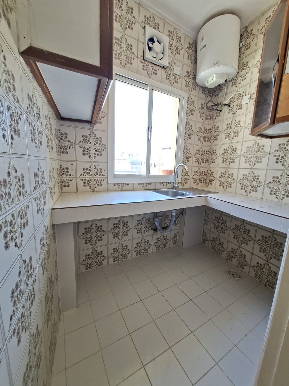 Salmaniya, Apartments, Flats, Houses & Villas, BHD 130/month,  Studio Flat For Rent In Salmaniya ( Including Electricity)