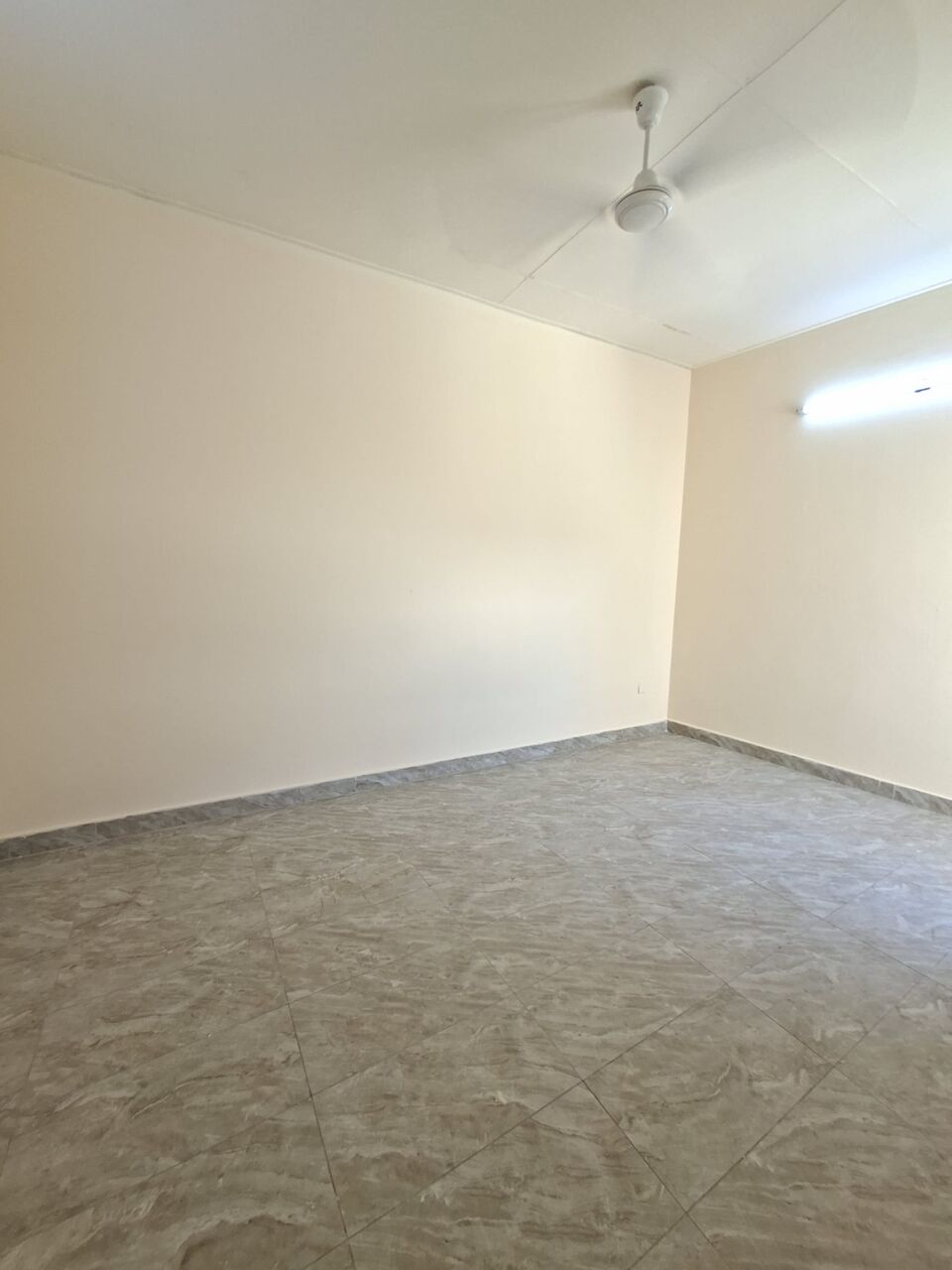 Salmaniya, Apartments, Flats, Houses & Villas, BHD 130/month,  Studio Flat For Rent In Salmaniya ( Including Electricity)