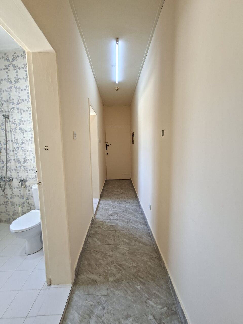 Salmaniya, Apartments, Flats, Houses & Villas, BHD 130/month,  Studio Flat For Rent In Salmaniya ( Including Electricity)