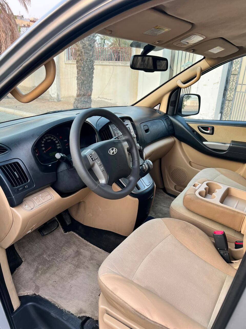 Jeddah, Vehicles, Cars & Trucks , SAR 28000,  Hyundai H1,  2014,  Automatic,  190 KM,  Car For Sell