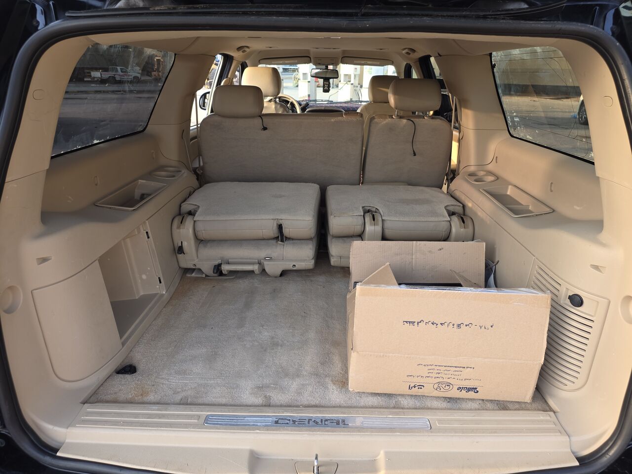 Riyadh, Vehicles, Cars & Trucks , SAR 35000,  Gmc Yukon XL,  2011,  Automatic,  460000 KM,  I Would Like To Sell My