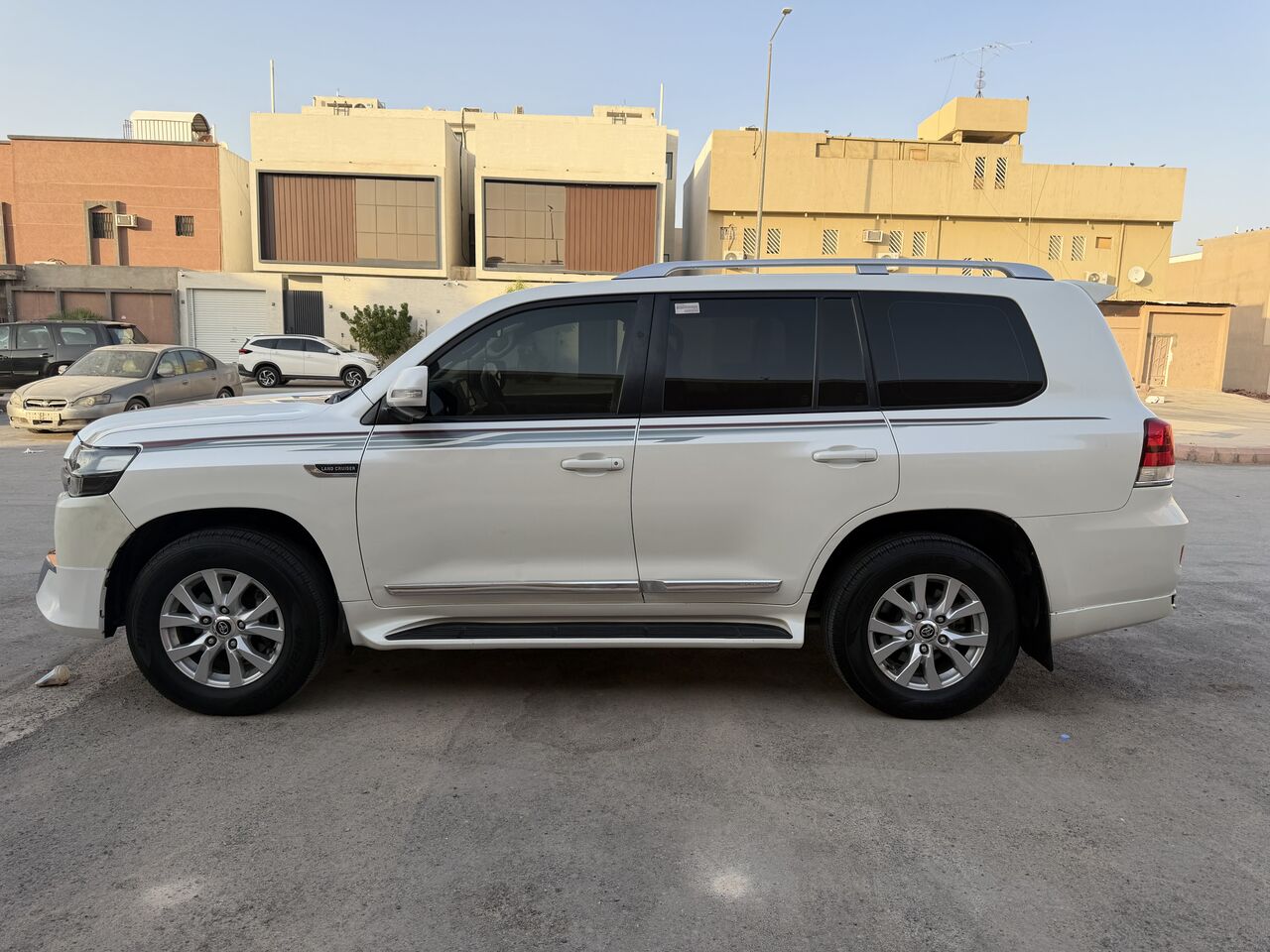 Riyadh, Vehicles, Cars & Trucks , SAR 125,  Toyota Land Cruiser,  2016,  Automatic,  362 KM,  Land Cruiser  V6 - Upgraded To 2021