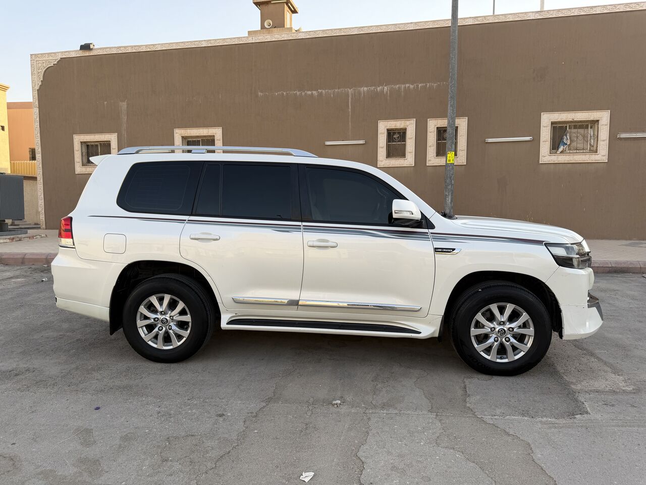 Riyadh, Vehicles, Cars & Trucks , SAR 125,  Toyota Land Cruiser,  2016,  Automatic,  362 KM,  Land Cruiser  V6 - Upgraded To 2021