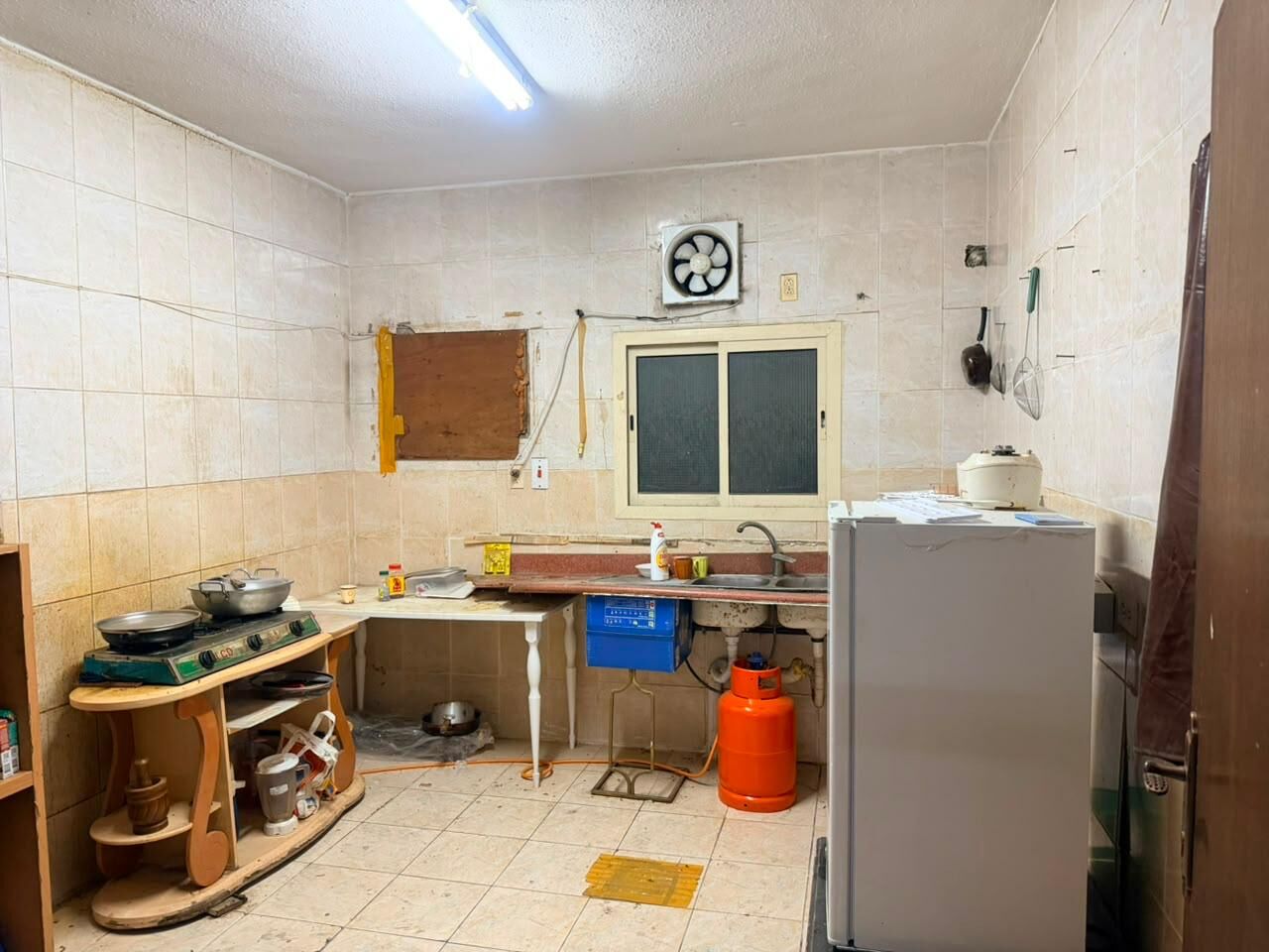Jubail, Housing Exchanges, SAR 1400/month,  1 BR,  24 Sq. Meter,  Room For Rent In 2BHK Apartment &ndash; Al Jubail (Near KIMS Hospital)  A Semi-furnished Room Is