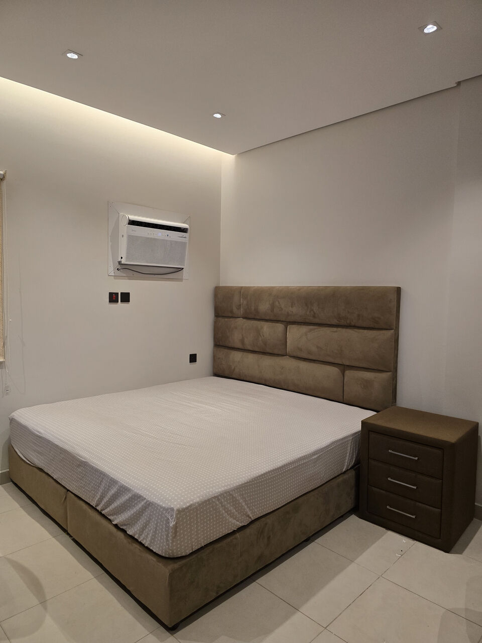 Riyadh, Furniture, SAR 1800,  Super King Bed And 6 Seater Sofa (Very Good Condition) Contact: 0539122450