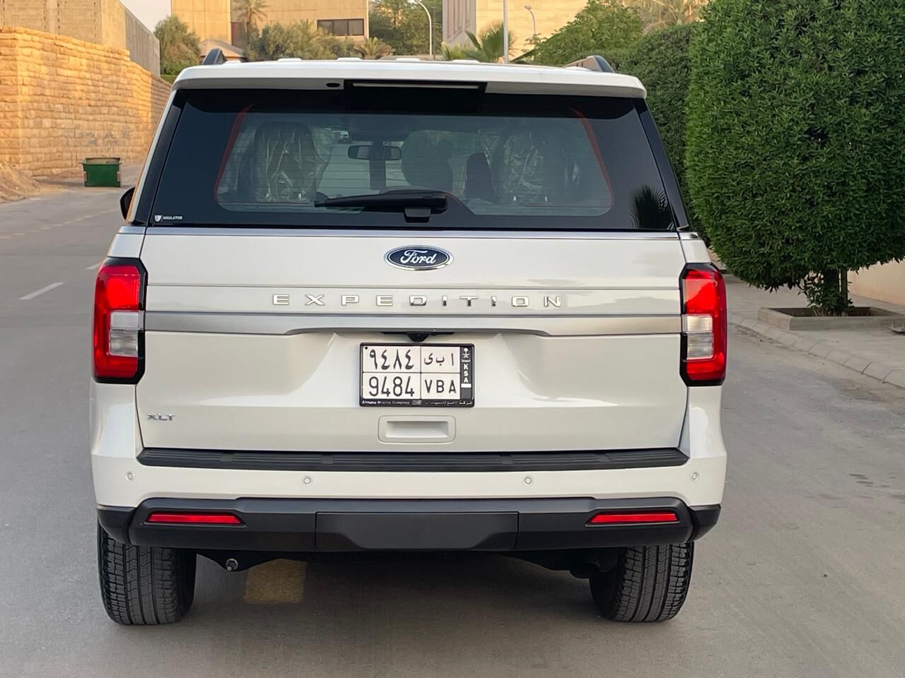 Riyadh, Vehicles, Cars & Trucks , SAR 167000,  FORD EXPEDITION XLT PUL WHITE,  2024,  Automatic,  23000 KM,  MID OPTION