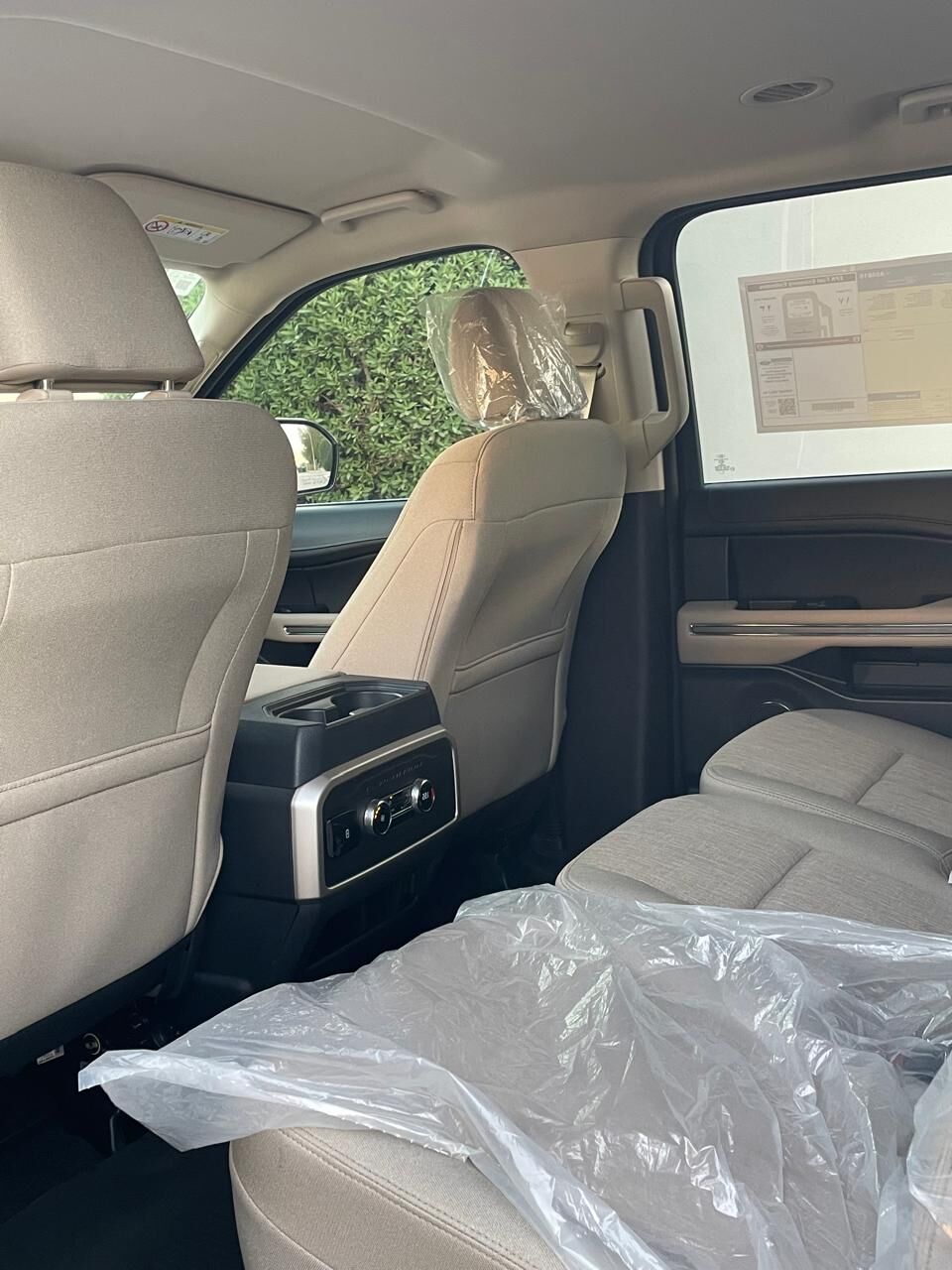 Riyadh, Vehicles, Cars & Trucks , SAR 167000,  FORD EXPEDITION XLT PUL WHITE,  2024,  Automatic,  23000 KM,  MID OPTION