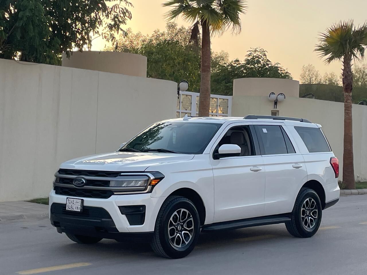 Riyadh, Vehicles, Cars & Trucks , SAR 167000,  FORD EXPEDITION XLT PUL WHITE,  2024,  Automatic,  23000 KM,  MID OPTION