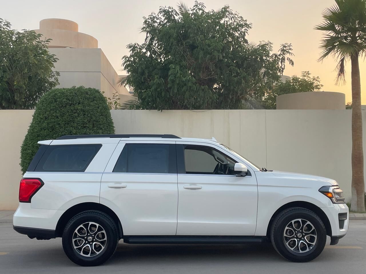 Riyadh, Vehicles, Cars & Trucks , SAR 167000,  FORD EXPEDITION XLT PUL WHITE,  2024,  Automatic,  23000 KM,  MID OPTION