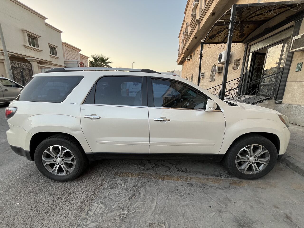 Al Jisr, Vehicles, Cars & Trucks , SAR 33000,  Gmc Acadia,  2014,  Automatic,  150600 KM,  Stunning   V6 &ndash; Low Mileage (150k KM) &ndash; Fully Loaded Family SUV