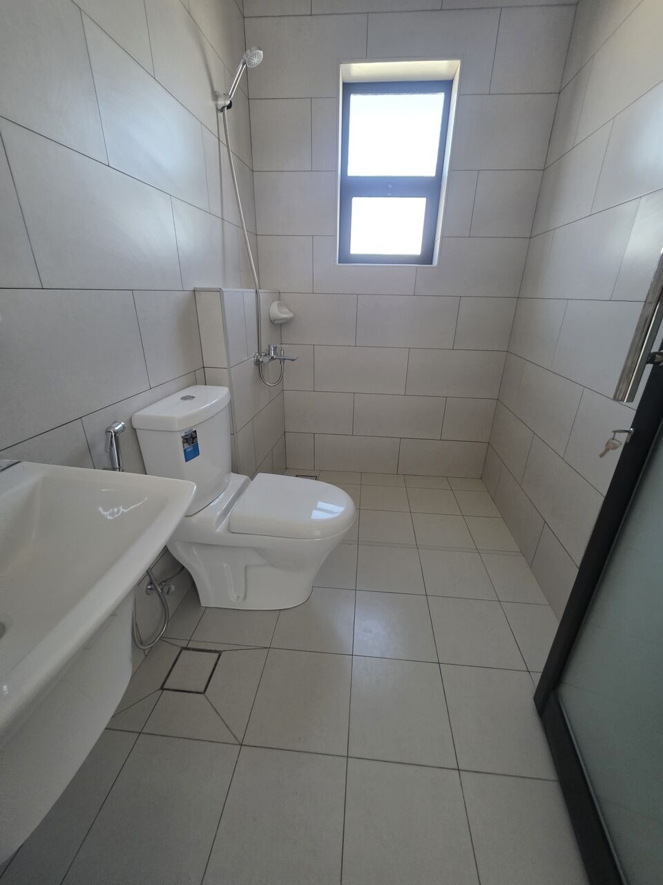 Manama, Apartments, Flats, Houses & Villas, BHD 200/month,  2 BR,  @2BATHROOM Hall Kitchen Without Electricity Car Parking Brand New Building